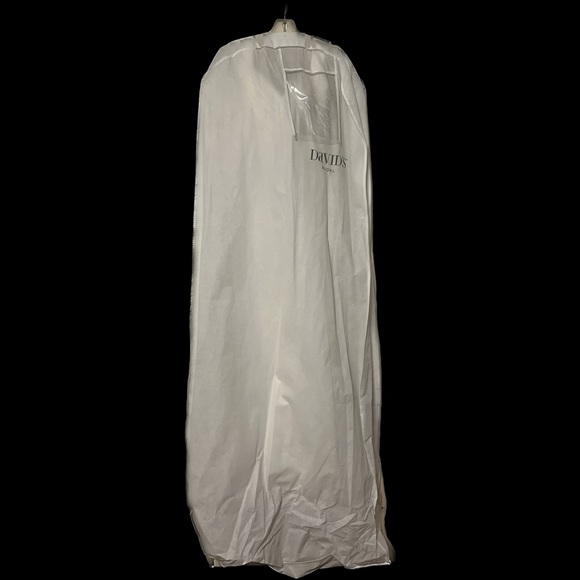 Beautiful Classic Hollywood Style Wedding Dress - Picture 7 of 7